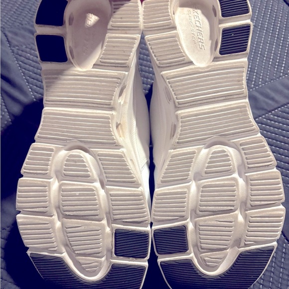 Skechers Women's White Glide-Step Athletic Shoes - Picture 3 of 4